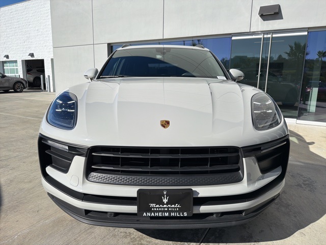 2022 Porsche Macan Base photo 2