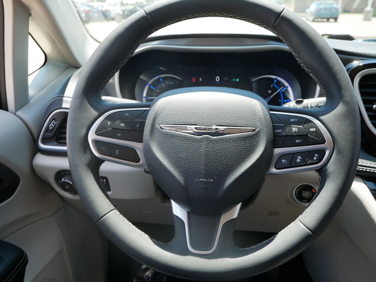 2023 Chrysler Pacifica Hybrid Touring L photo 16