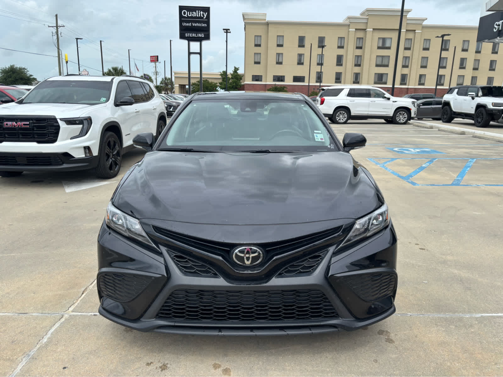 2023 Toyota Camry SE photo 2
