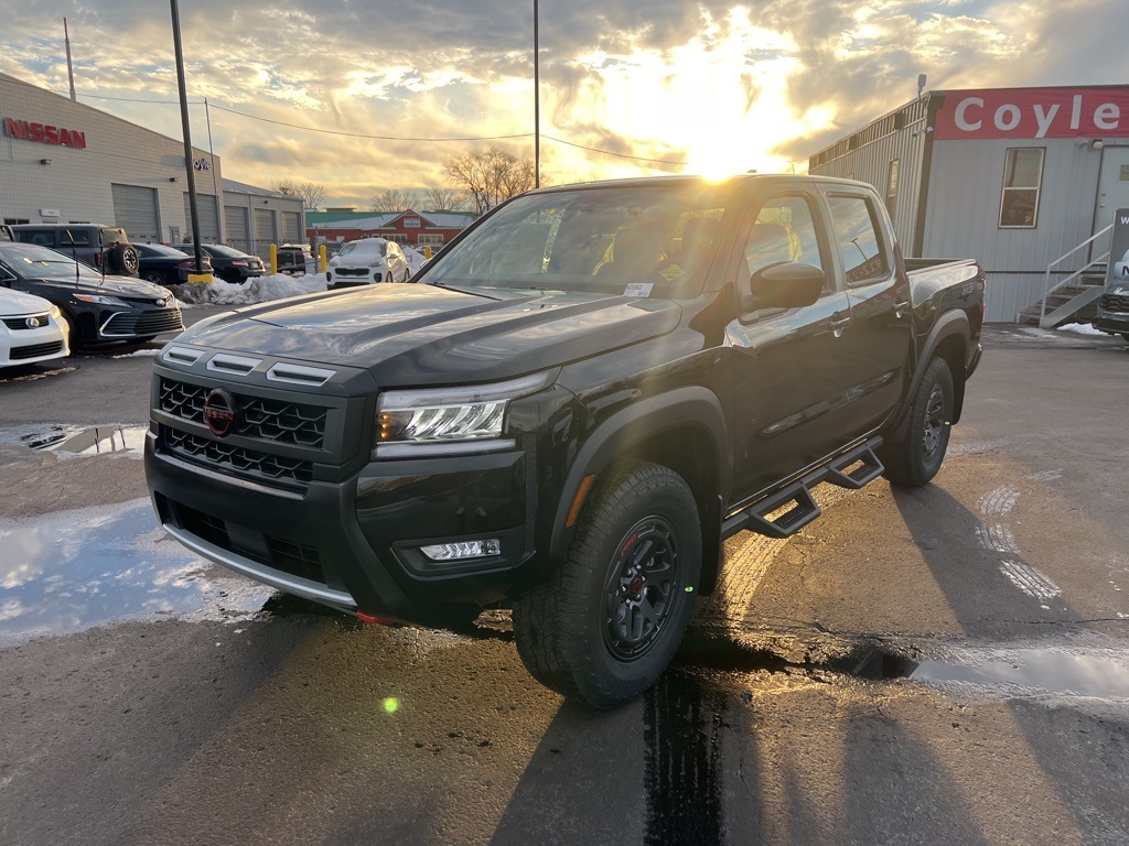 2025 Nissan Frontier PRO-4X photo 3
