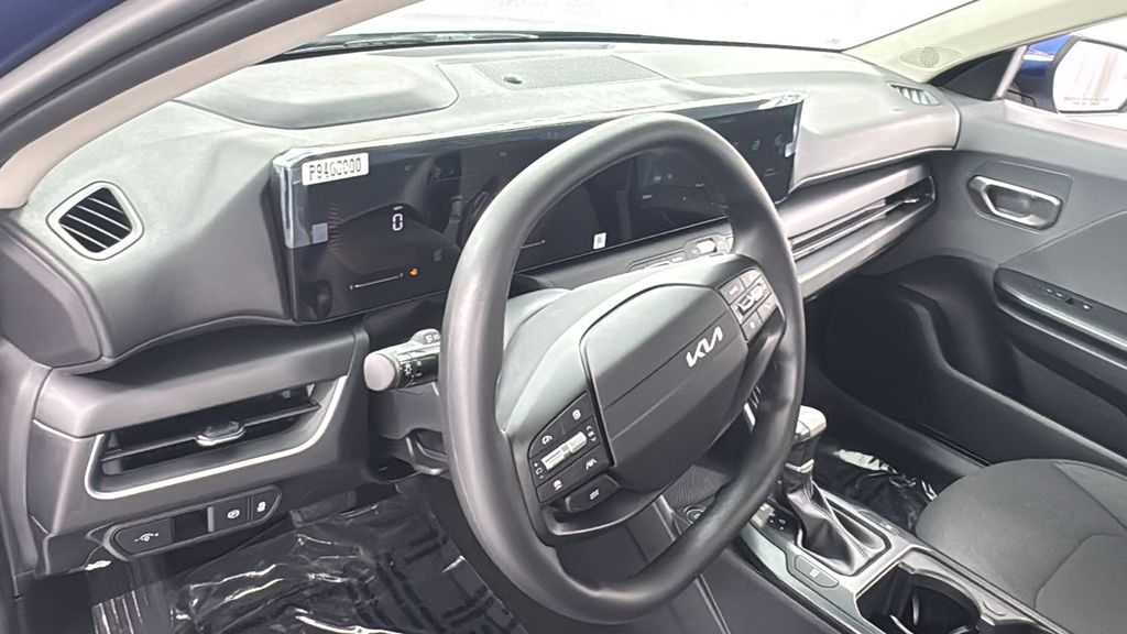 2025 Kia K4 LXS photo 30