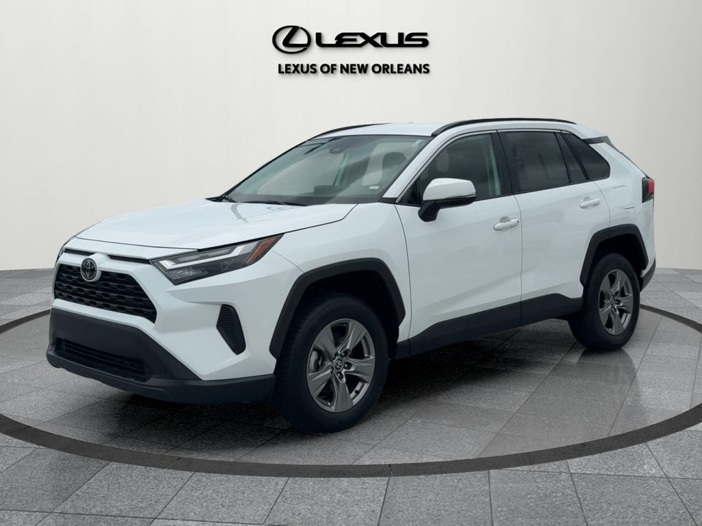 2024 Toyota RAV4 XLE photo 2