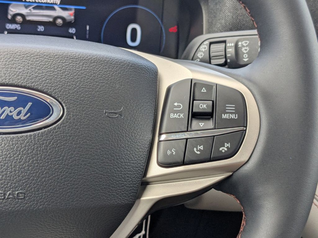 2025 Ford Explorer photo 28