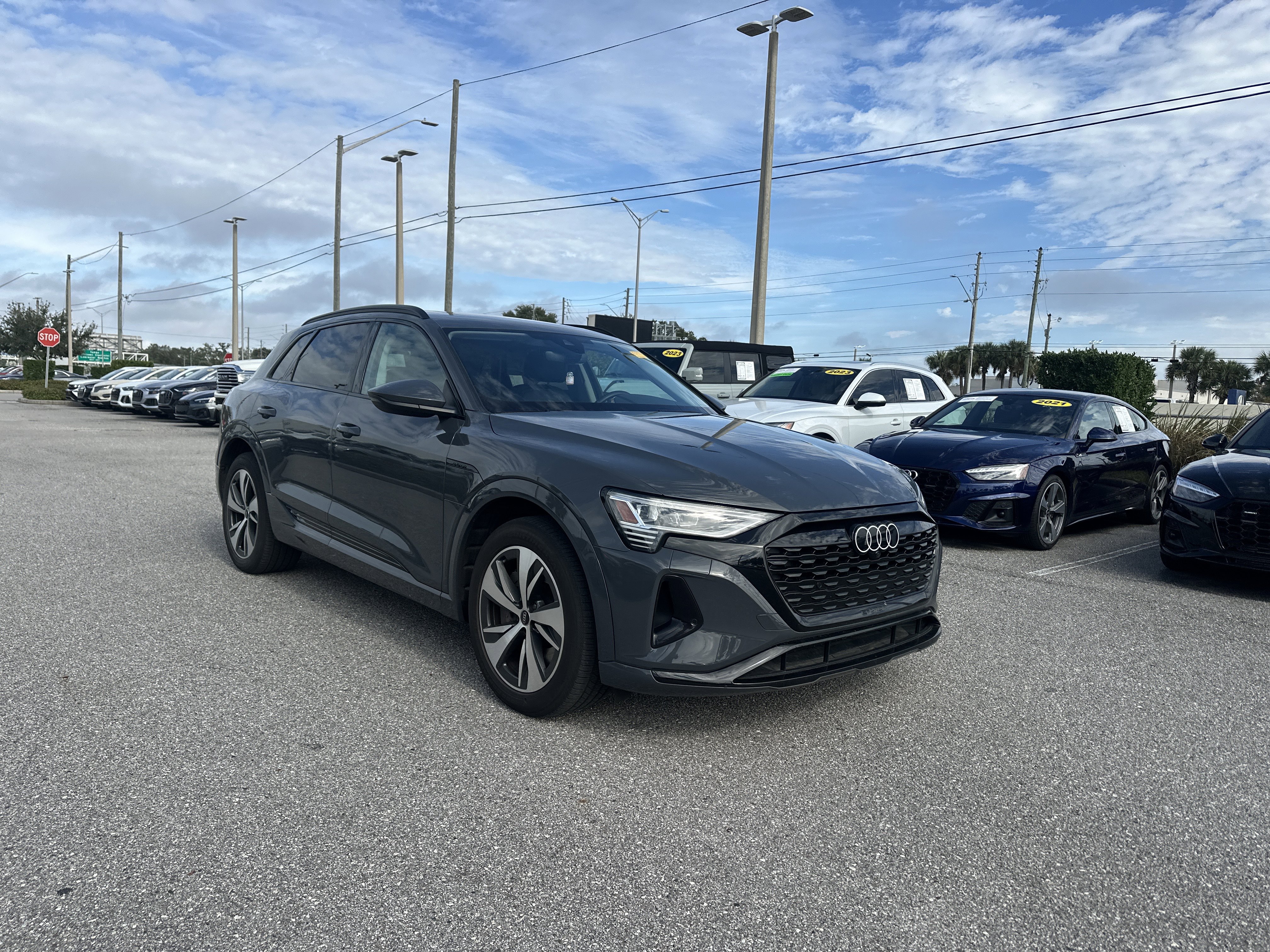 2024 Audi Q8 e-tron Premium's photo