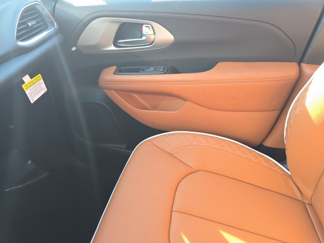 2026 Chrysler Pacifica Pinnacle photo 27