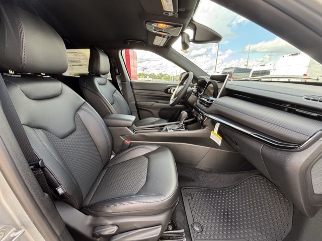 2026 Jeep Compass Latitude photo 4