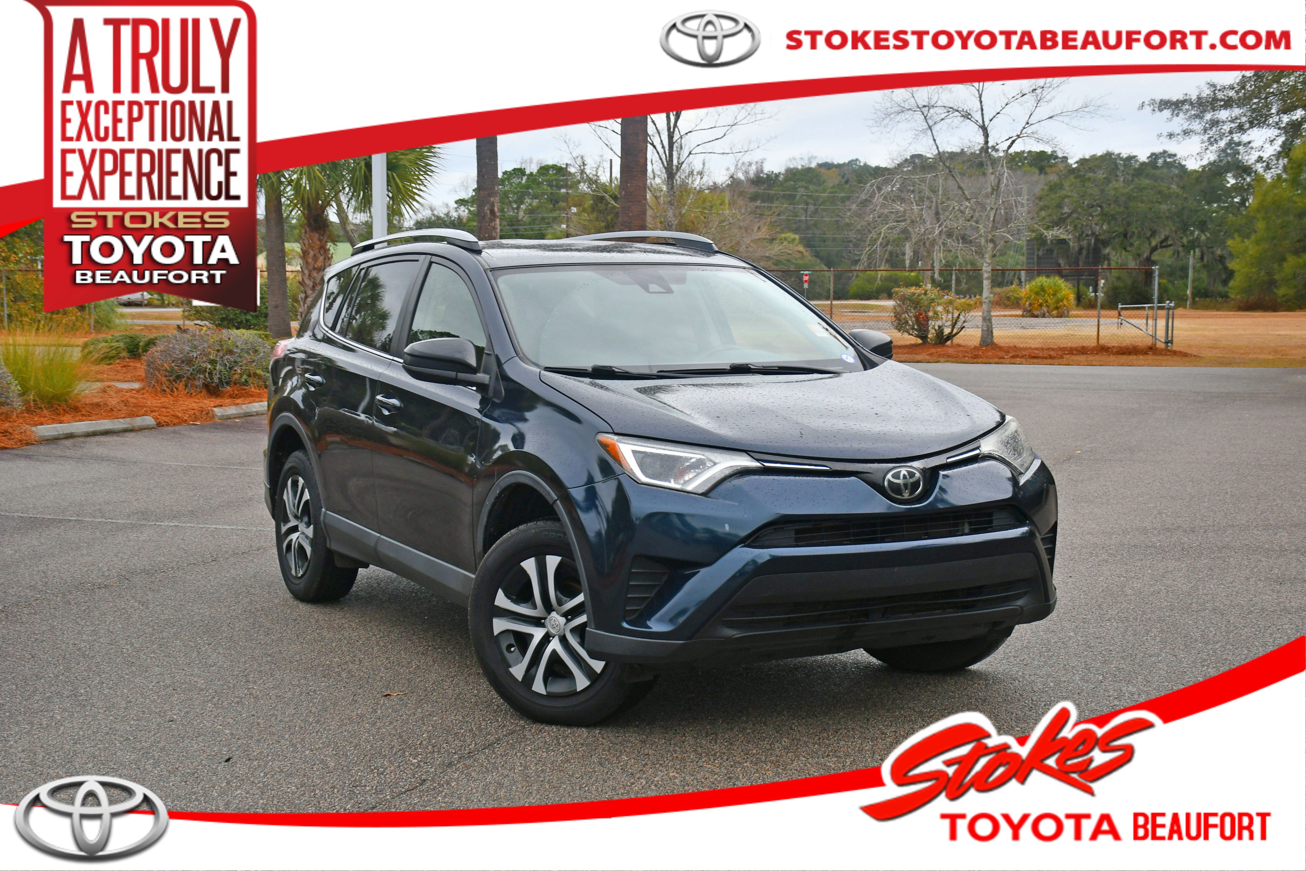 2018 Toyota RAV4 LE's photo