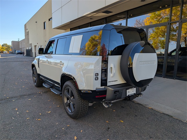 2025 Land Rover Defender 110 V8 photo 2