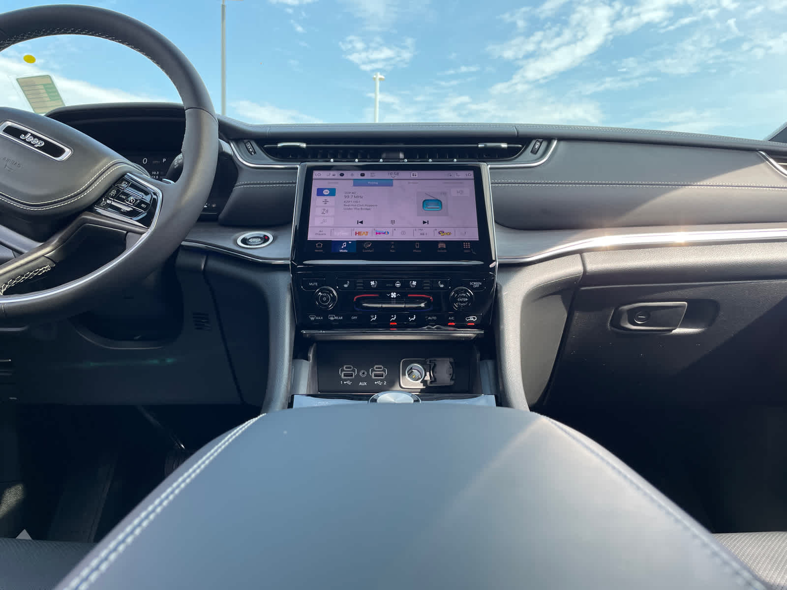 2025 Jeep Grand Cherokee Overland photo 17