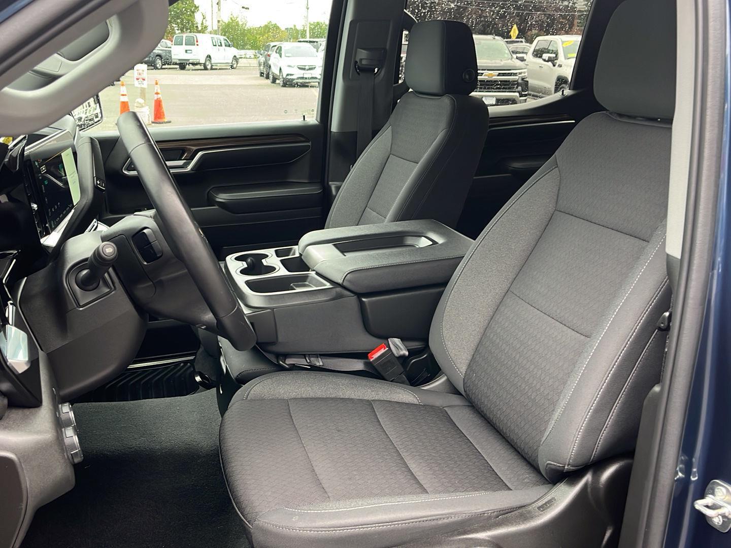2022 Chevrolet Silverado photo 8