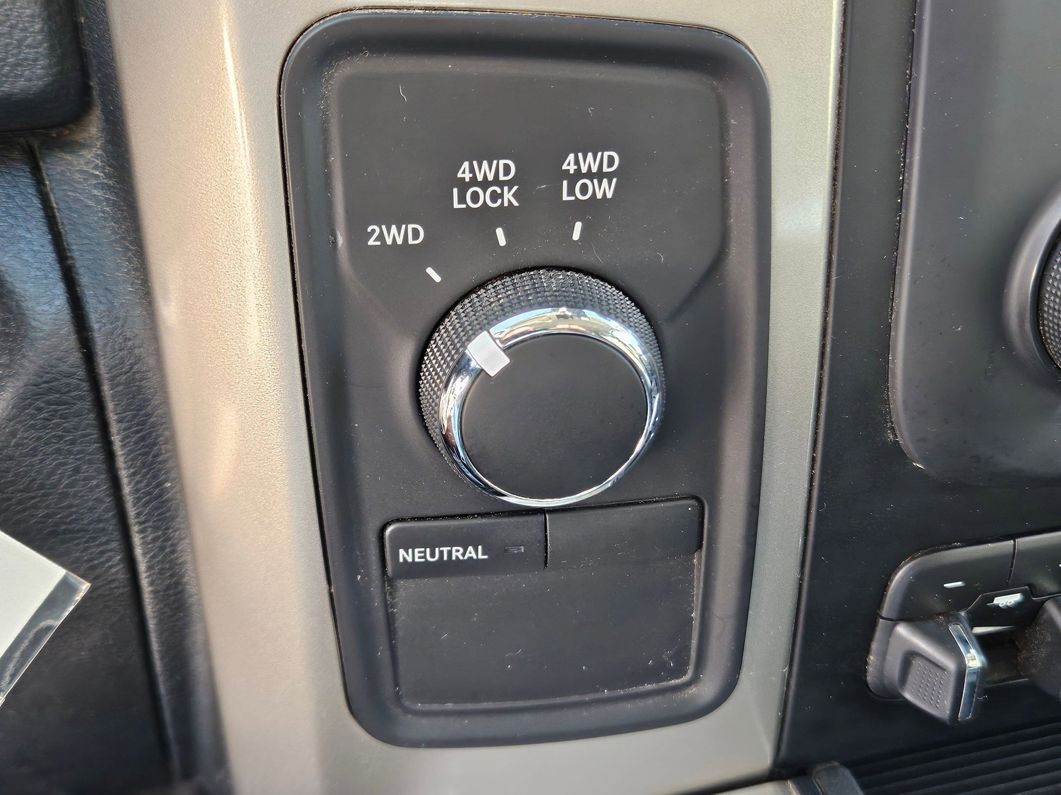 2013 Ram 1500 SLT photo 22