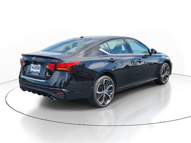 2023 Nissan Altima 2.5 SR photo 3