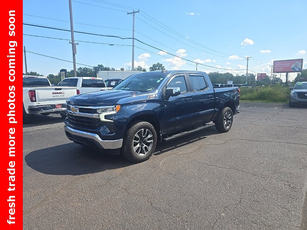 2022 Chevrolet Silverado 1500 LT photo 3