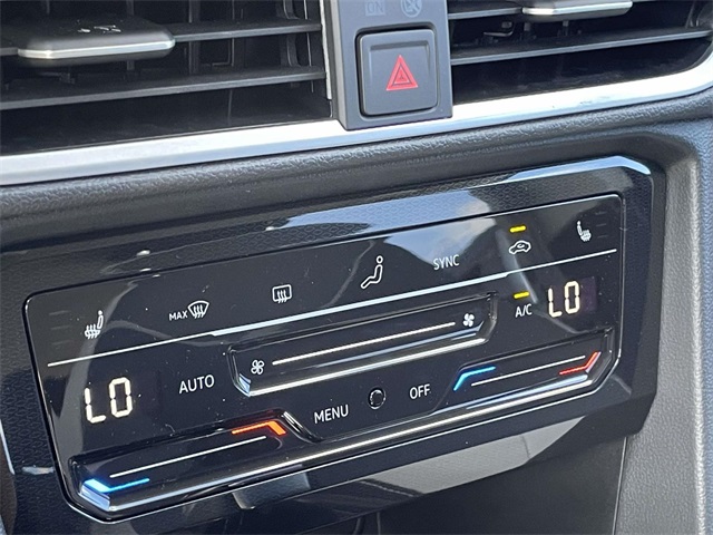 2025 Volkswagen Taos SE photo 18