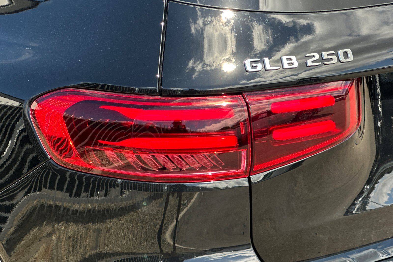 2025 Mercedes Benz GLB 250 photo 10