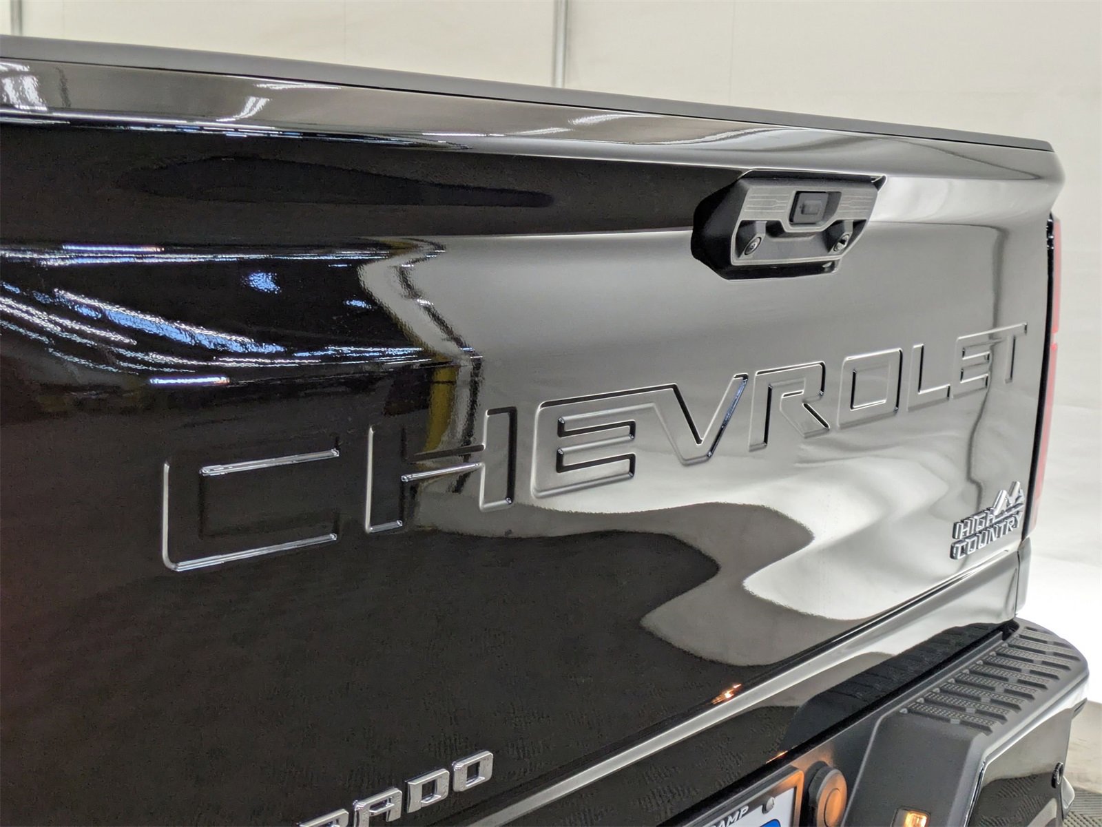 2025 Chevrolet Silverado 3500HD High Country photo 9
