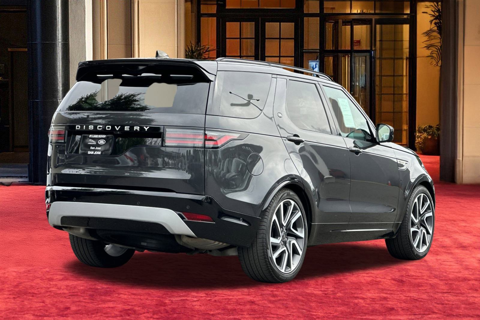2024 Land Rover Discovery Metropolitan Edition photo 9