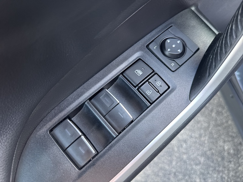 2023 Toyota RAV4 Hybrid XSE photo 15