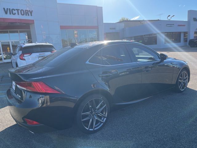 2018 Lexus IS 300 photo 4
