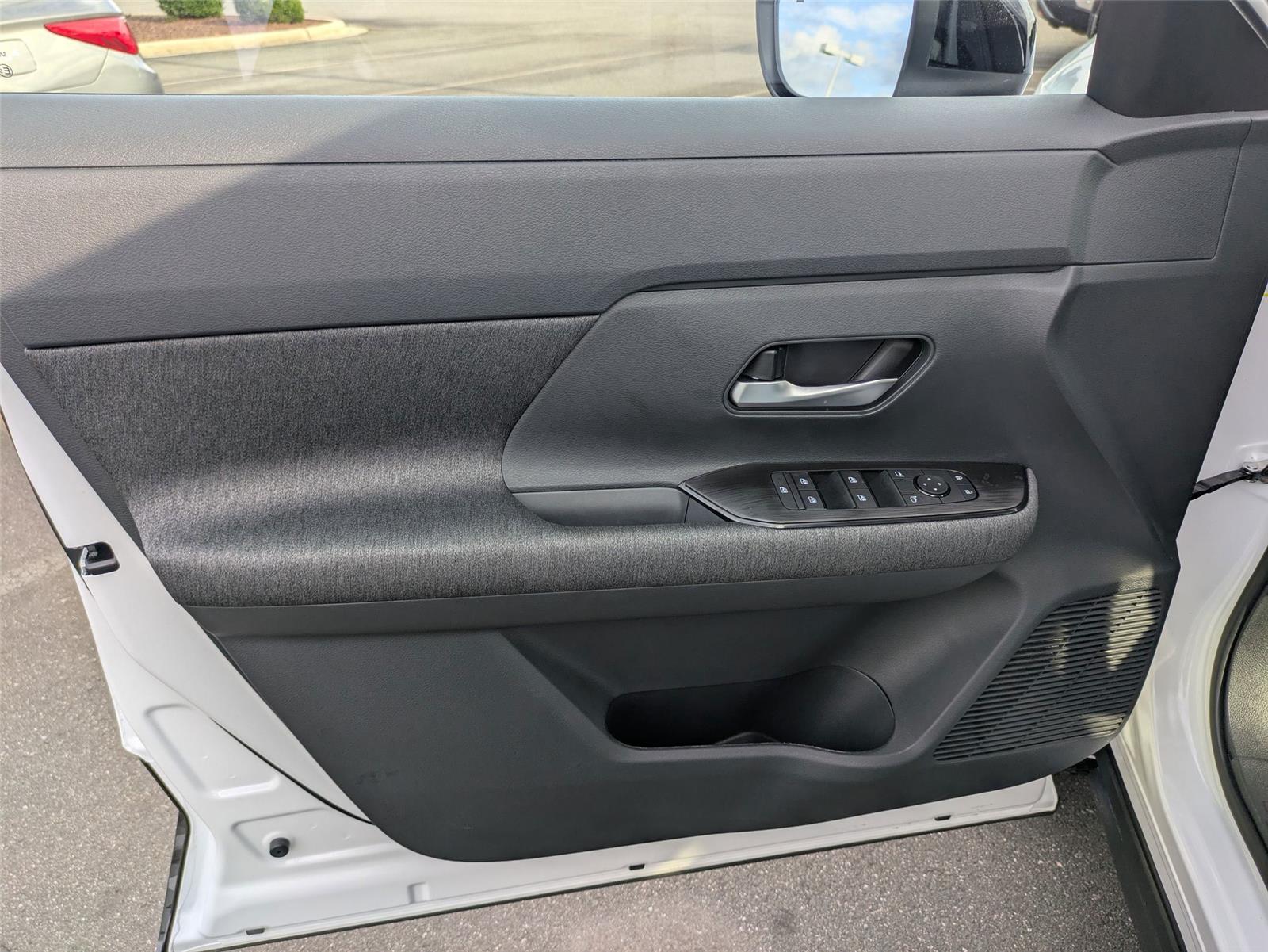 2026 Nissan Kicks SV photo 10