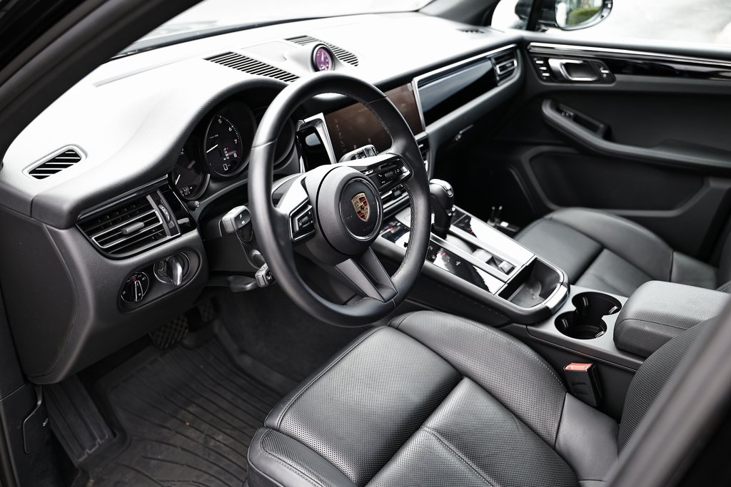 2024 Porsche Macan T photo 3
