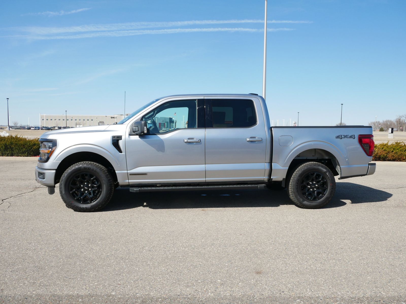 2025 Ford F-150 XLT photo 2