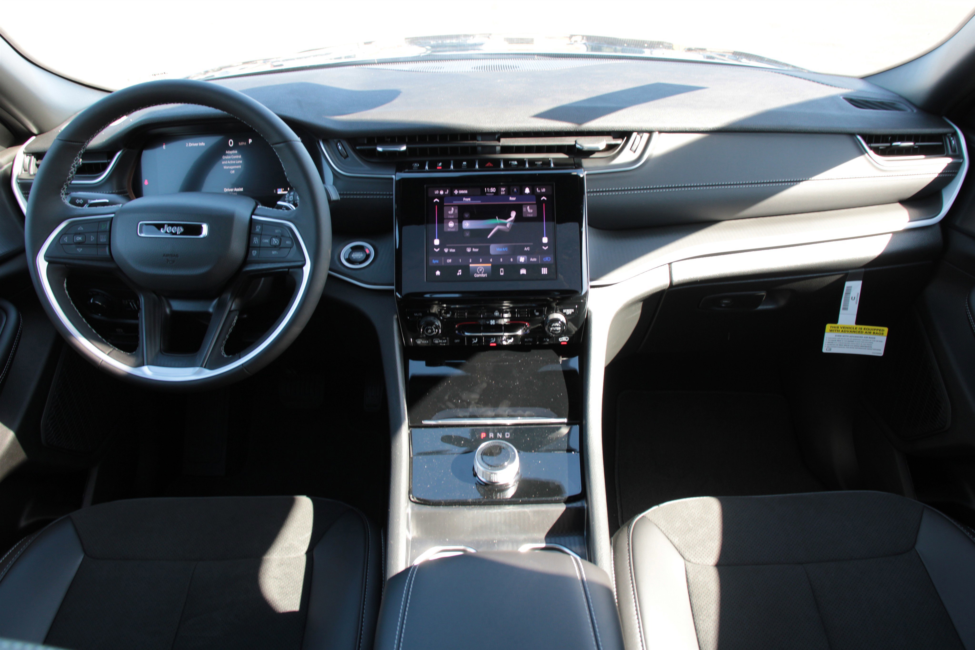 2025 Jeep Grand Cherokee Altitude photo 2