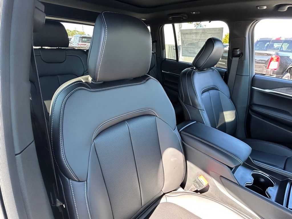 2025 Jeep Grand Cherokee Limited photo 25