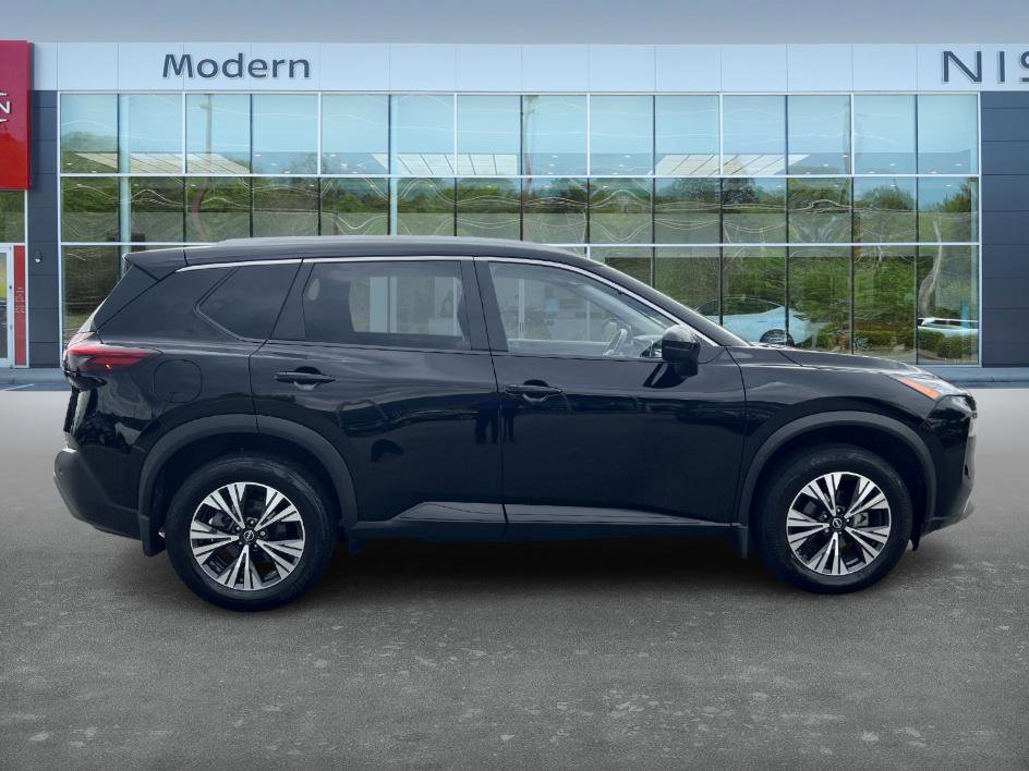 2022 Nissan Rogue SV photo 4