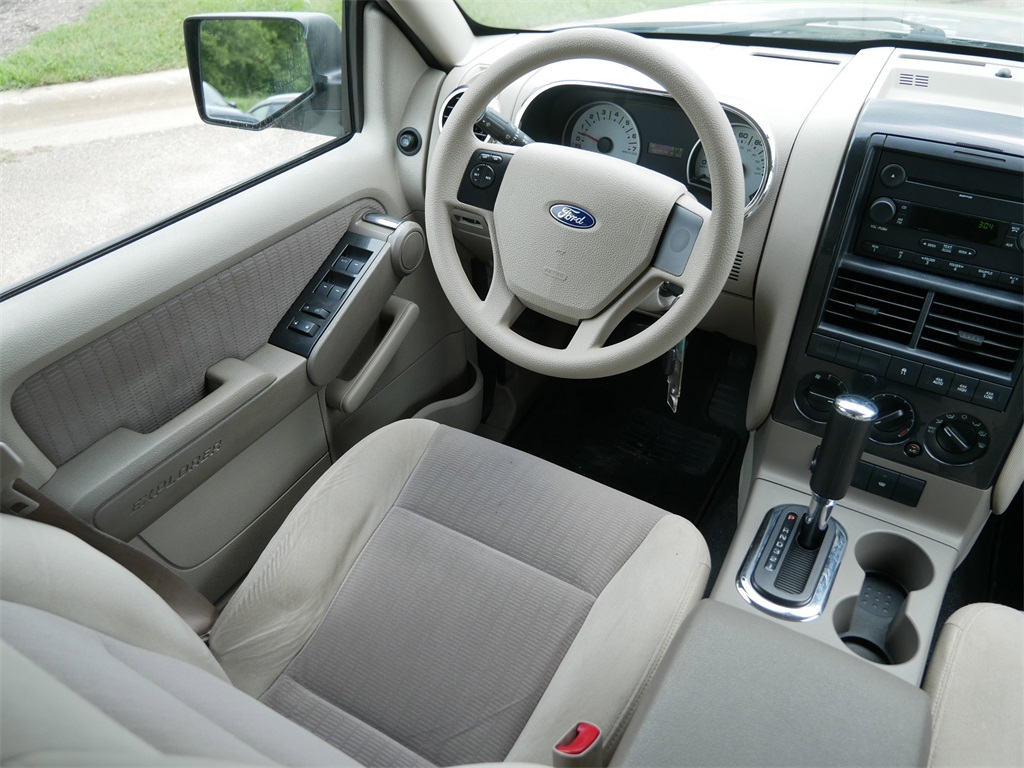2007 Ford Explorer Sport Trac XLT photo 13