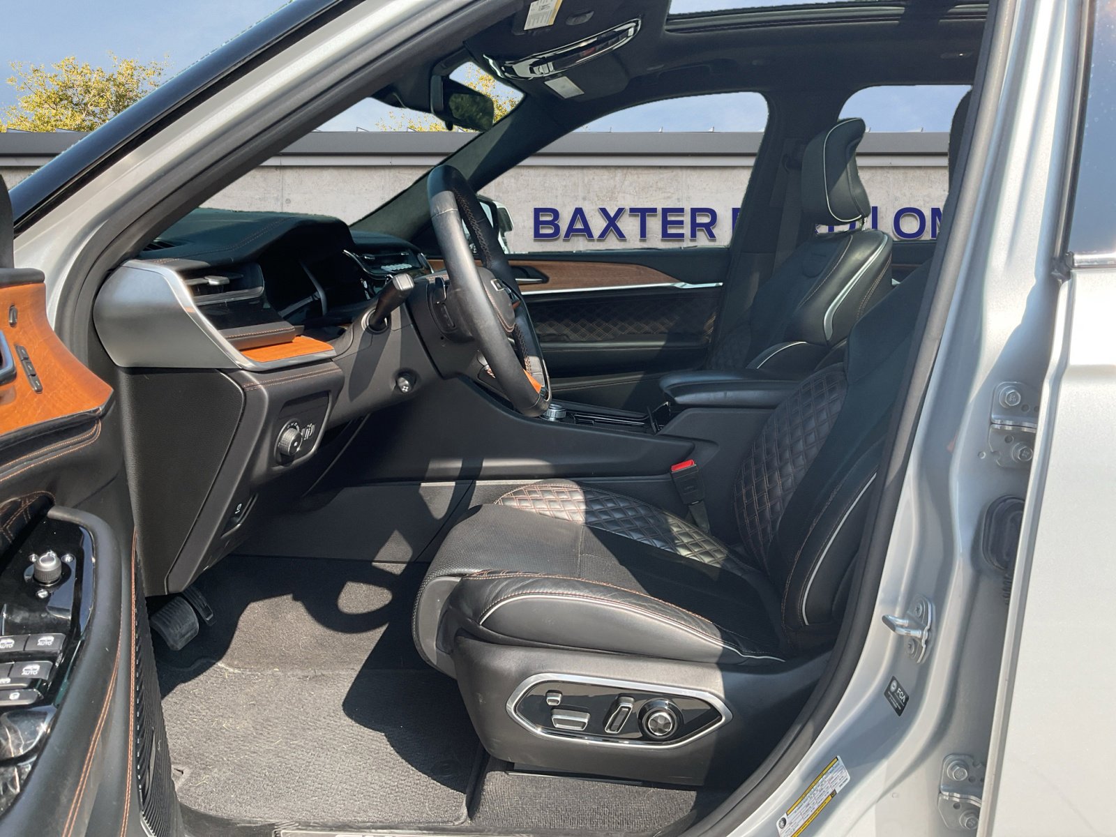2022 Jeep Grand Cherokee Summit Reserve photo 2