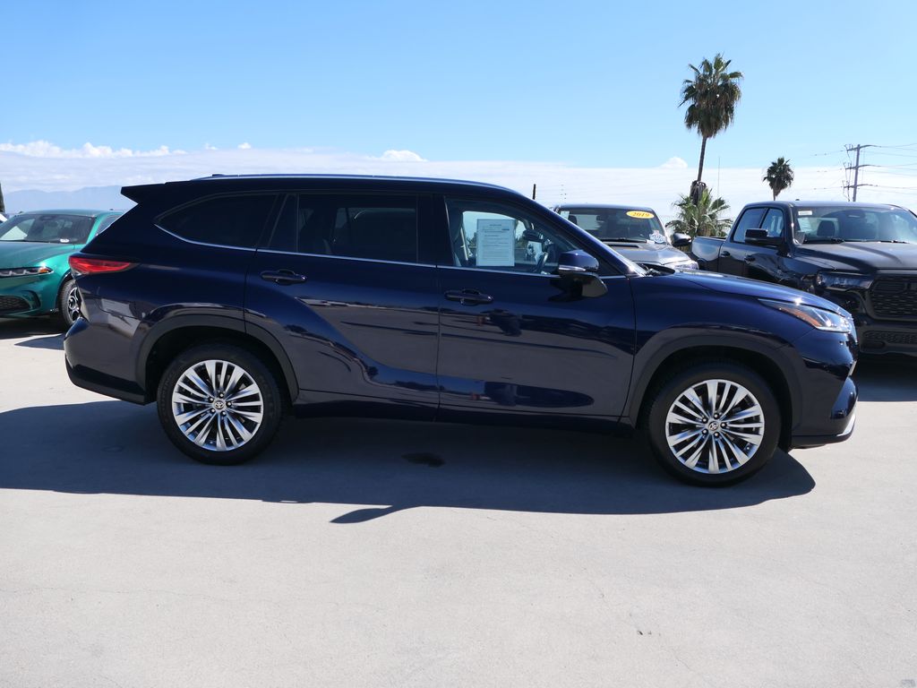 2023 Toyota Highlander Platinum photo 2