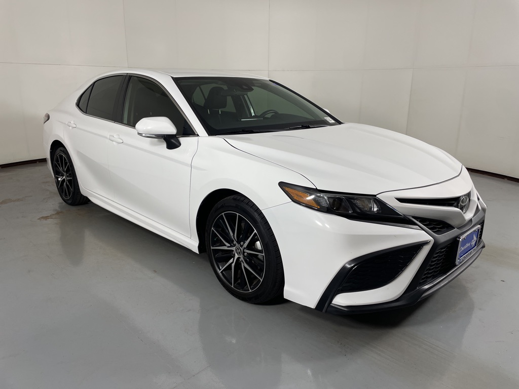 2024 Toyota Camry SE photo 2