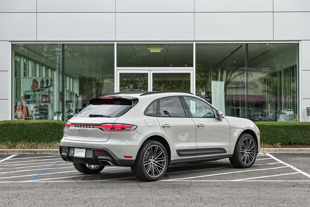 2025 Porsche Macan T photo 7