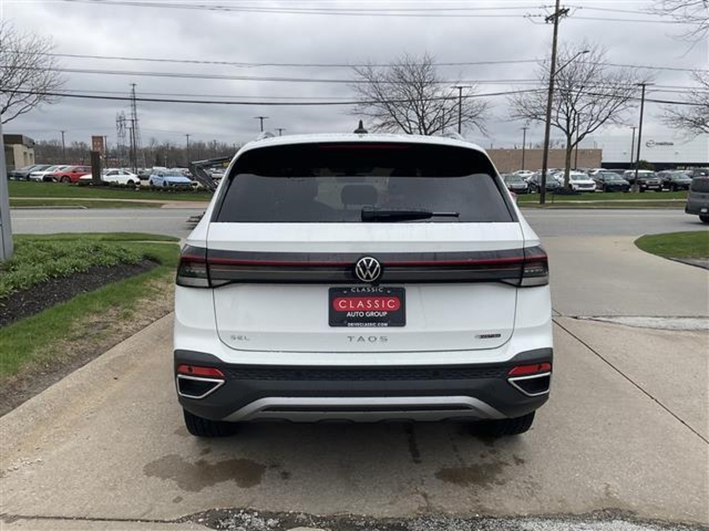 2025 Volkswagen Taos SEL photo 2