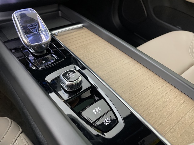 2026 Volvo XC60 Plus photo 31