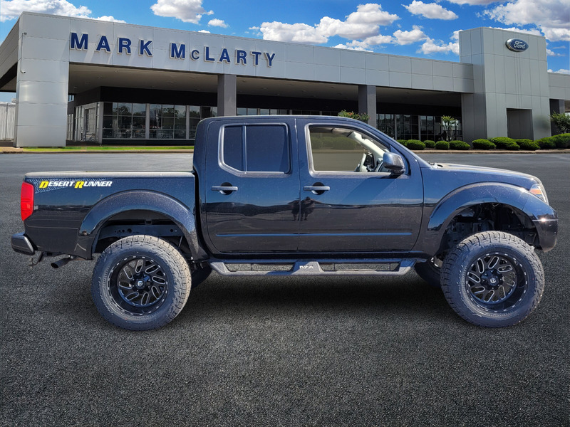 2018 Nissan Frontier Desert Runner photo 2