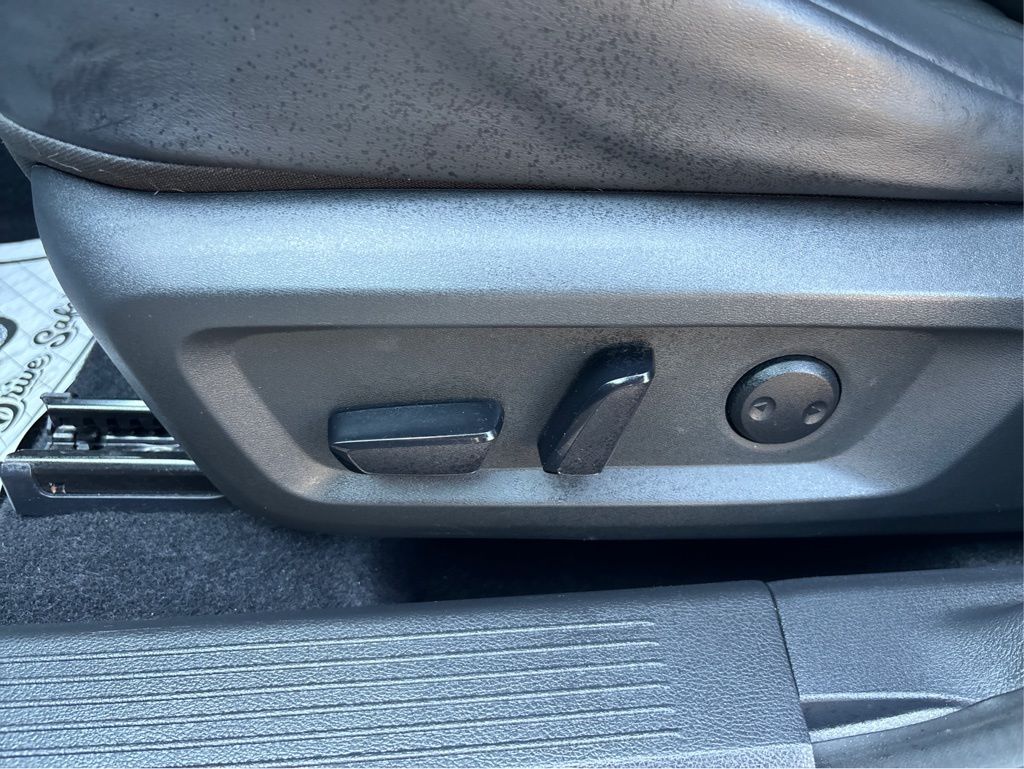 2021 Nissan Rogue SV photo 16