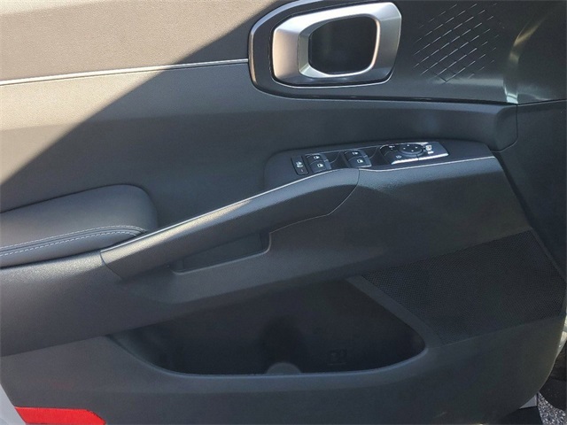 2025 Kia Sorento S photo 4