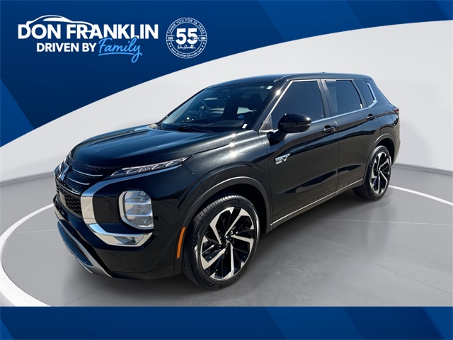 2023 Mitsubishi Outlander Plug-In Hybrid SE's photo