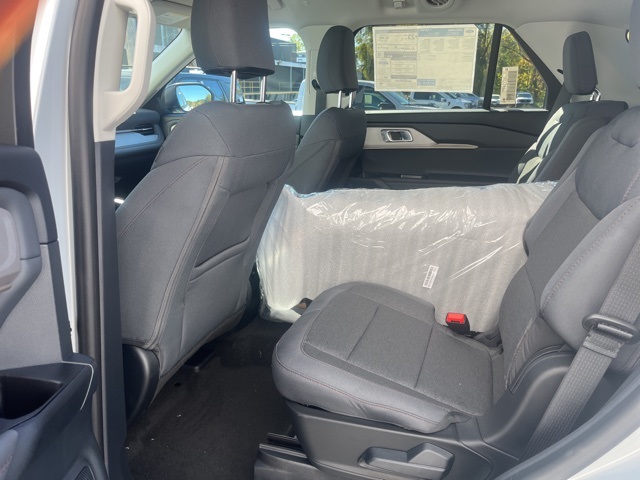 2025 Ford Explorer photo 2