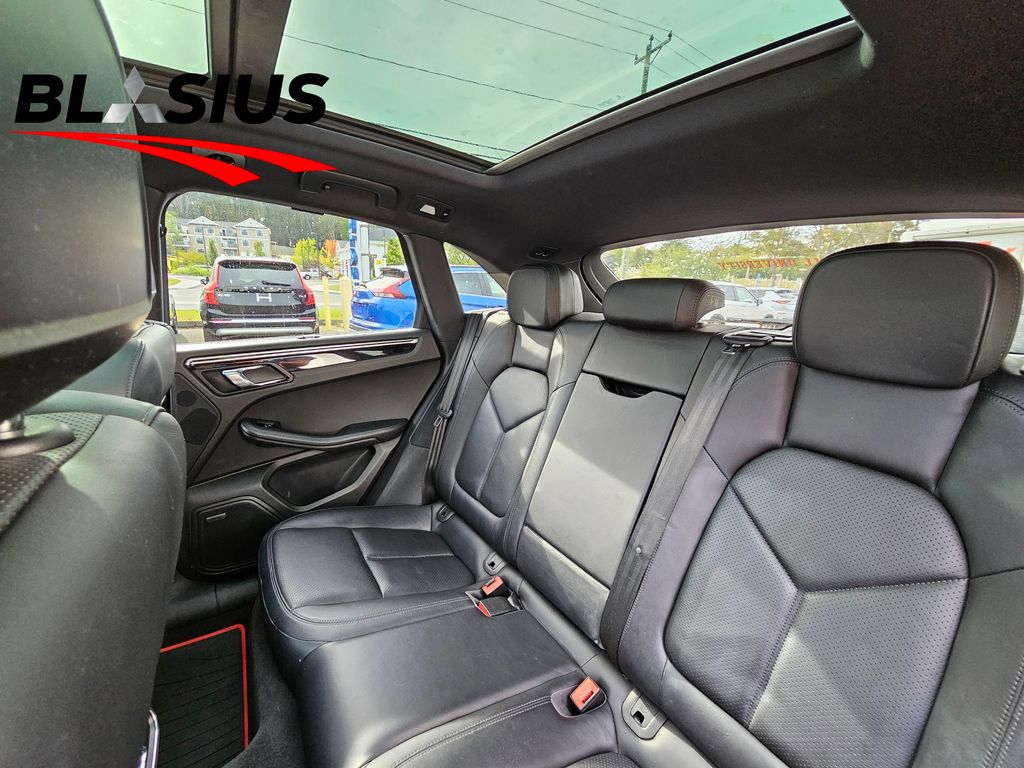 2016 Porsche Macan S photo 13