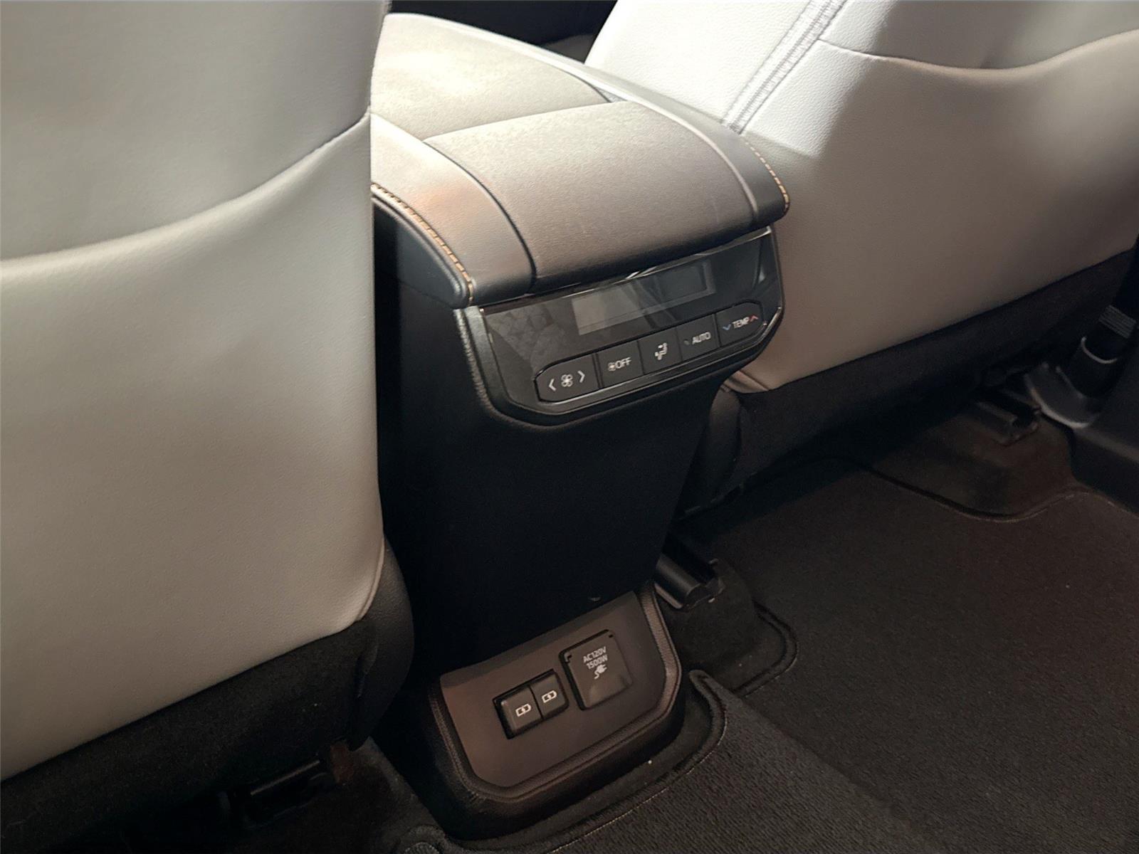 2023 Toyota Highlander Hybrid Bronze Edition photo 32