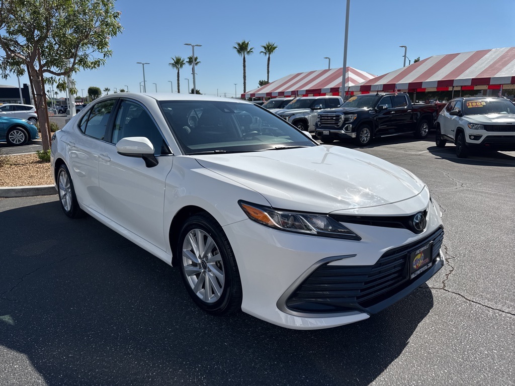 2023 Toyota Camry LE photo 4