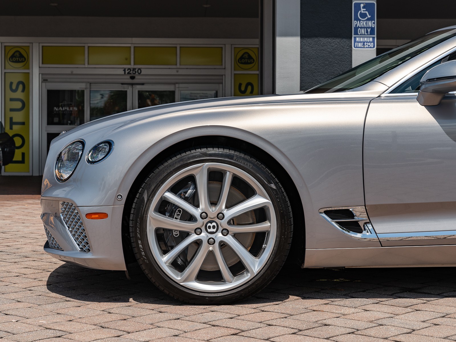 2022 Bentley Continental GT V8 photo 9