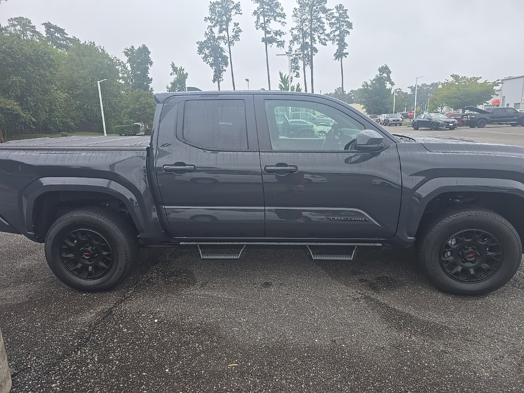 2024 Toyota Tacoma SR5 photo 3