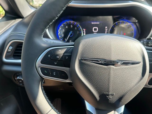 2025 Chrysler Pacifica photo 21