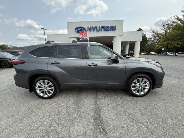 2021 Toyota Highlander Hybrid Limited photo 2