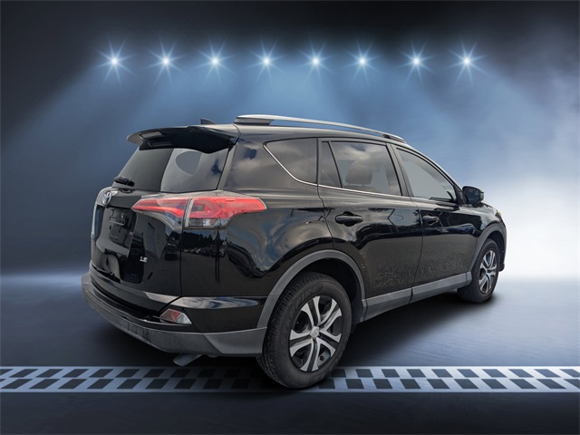 2017 Toyota RAV4 LE photo 3