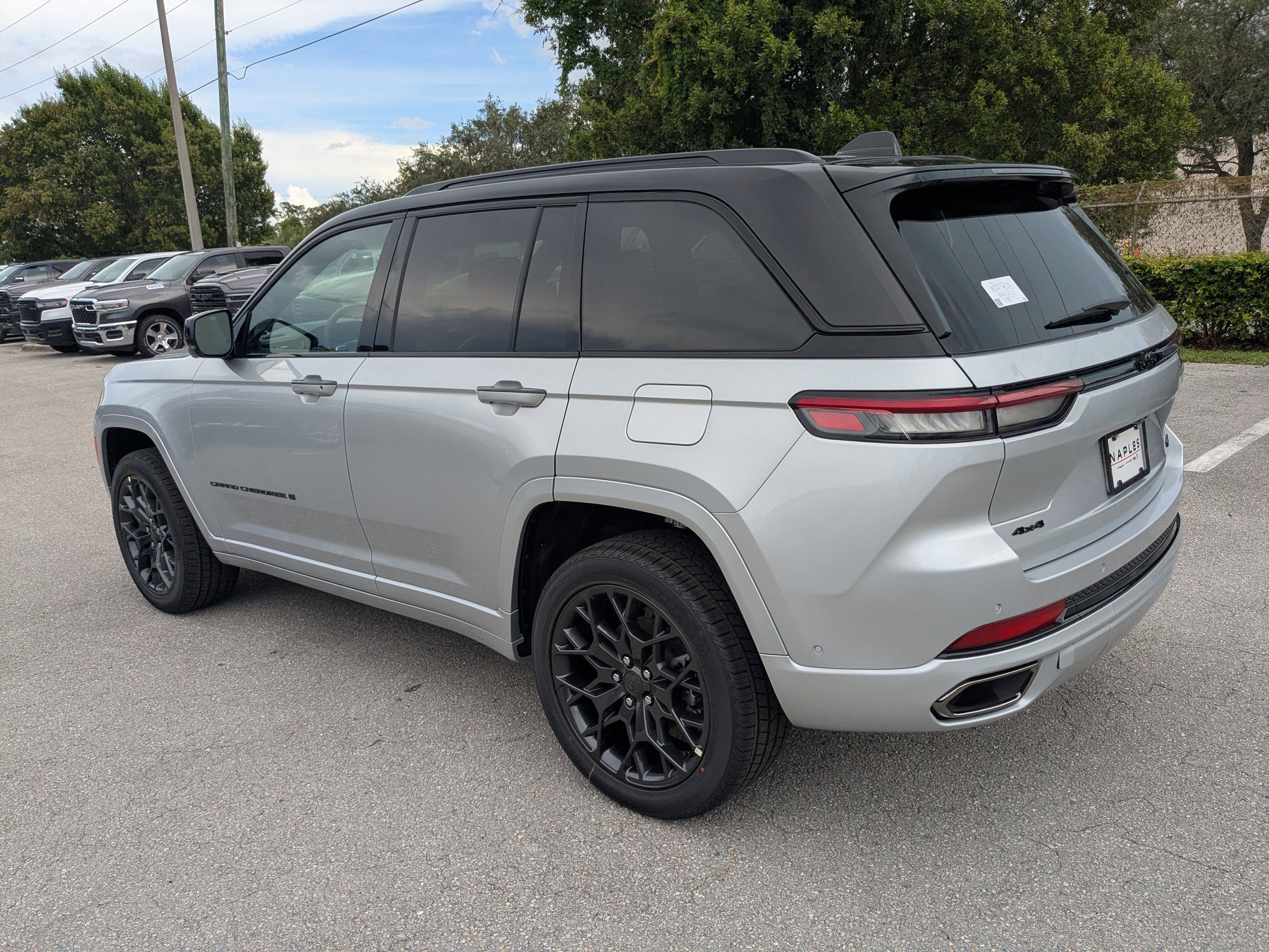 2025 Jeep Grand Cherokee Summit photo 7